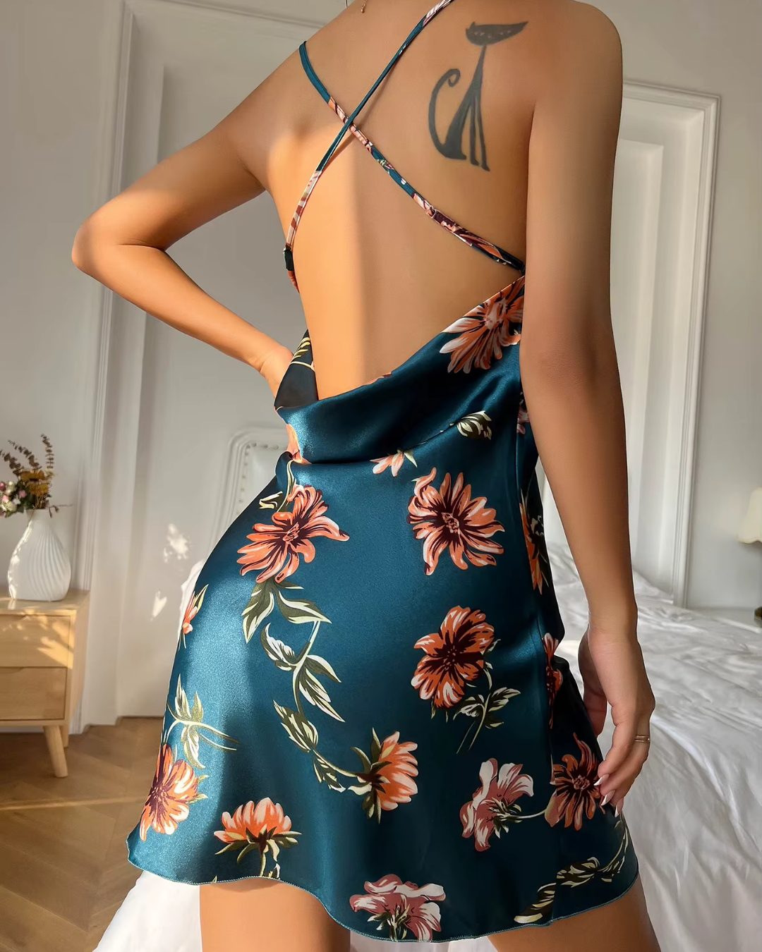CLEMENTINA™ | CAMICIA DA NOTTE IN RASO SETOSO CON ELEGANTE MOTIVO