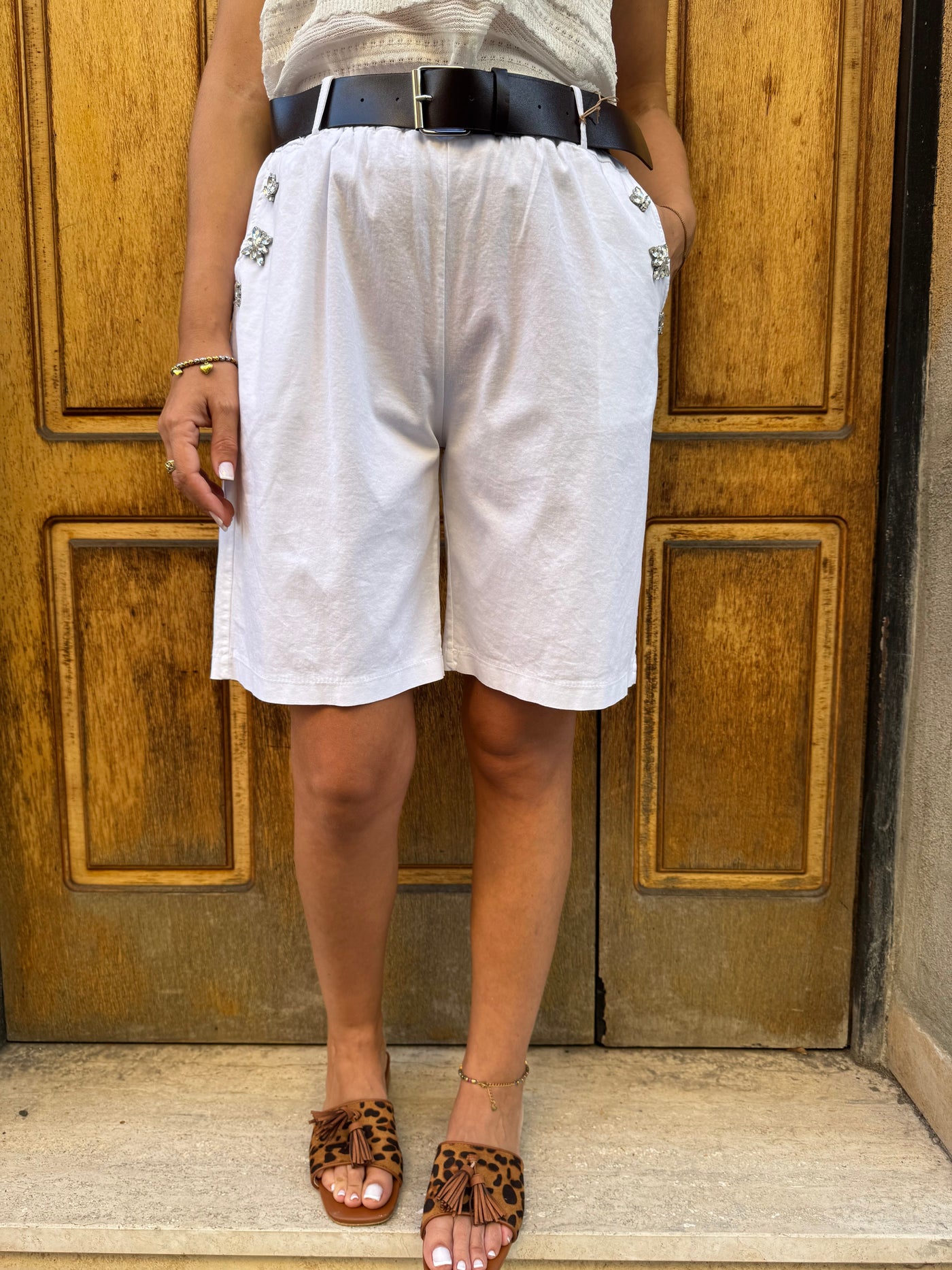PANTALONCINO CON STRASS