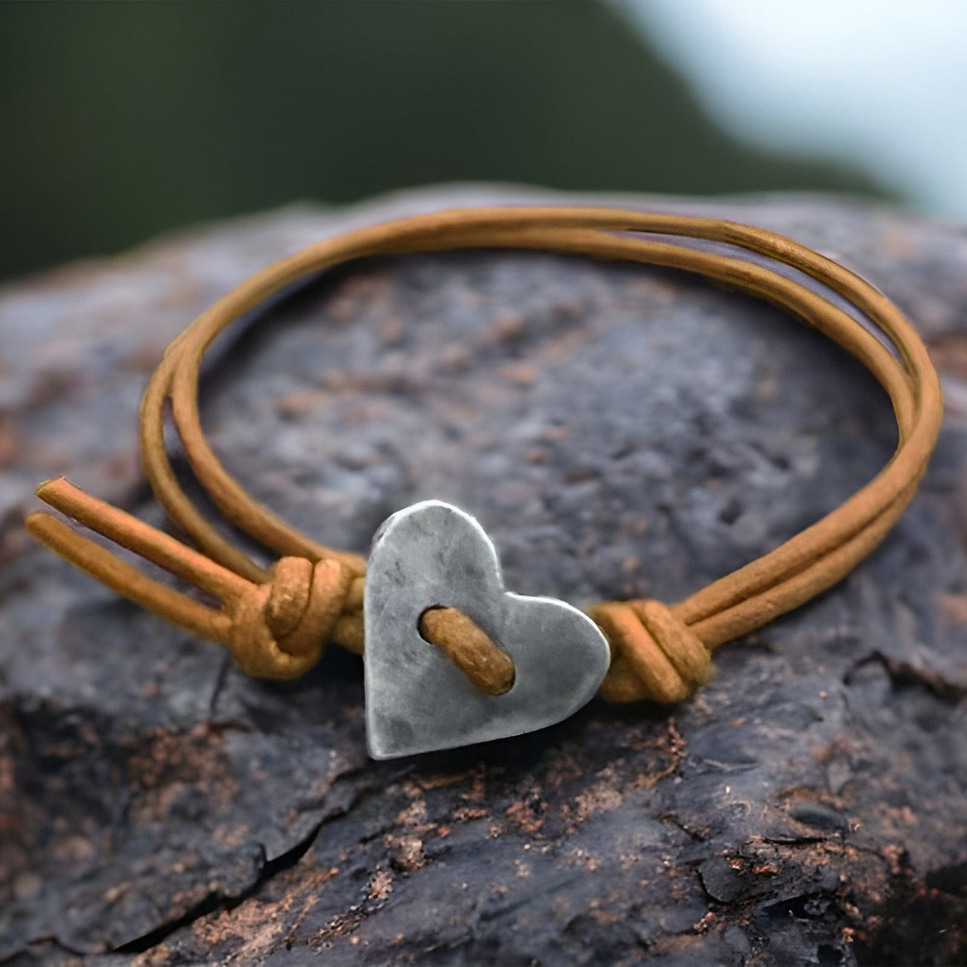 Syra - Bracciale con ciondolo cuore rustico