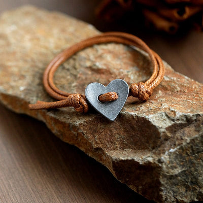 Syra - Bracciale con ciondolo cuore rustico